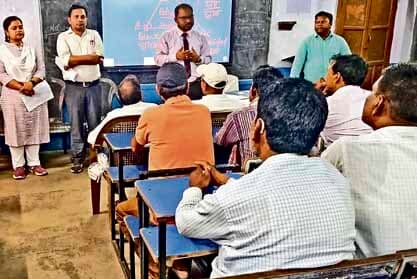 केंद्रीय विद्यालय में अभिभावकों के साथ शिक्षकों ने की बैठक