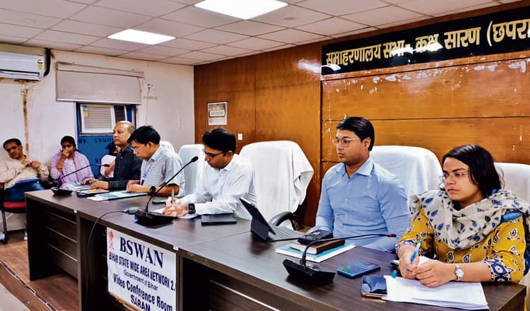 सभी बूथों पर एएमएफ की पूरी व्यवस्था करें पदाधिकारी : डीएम