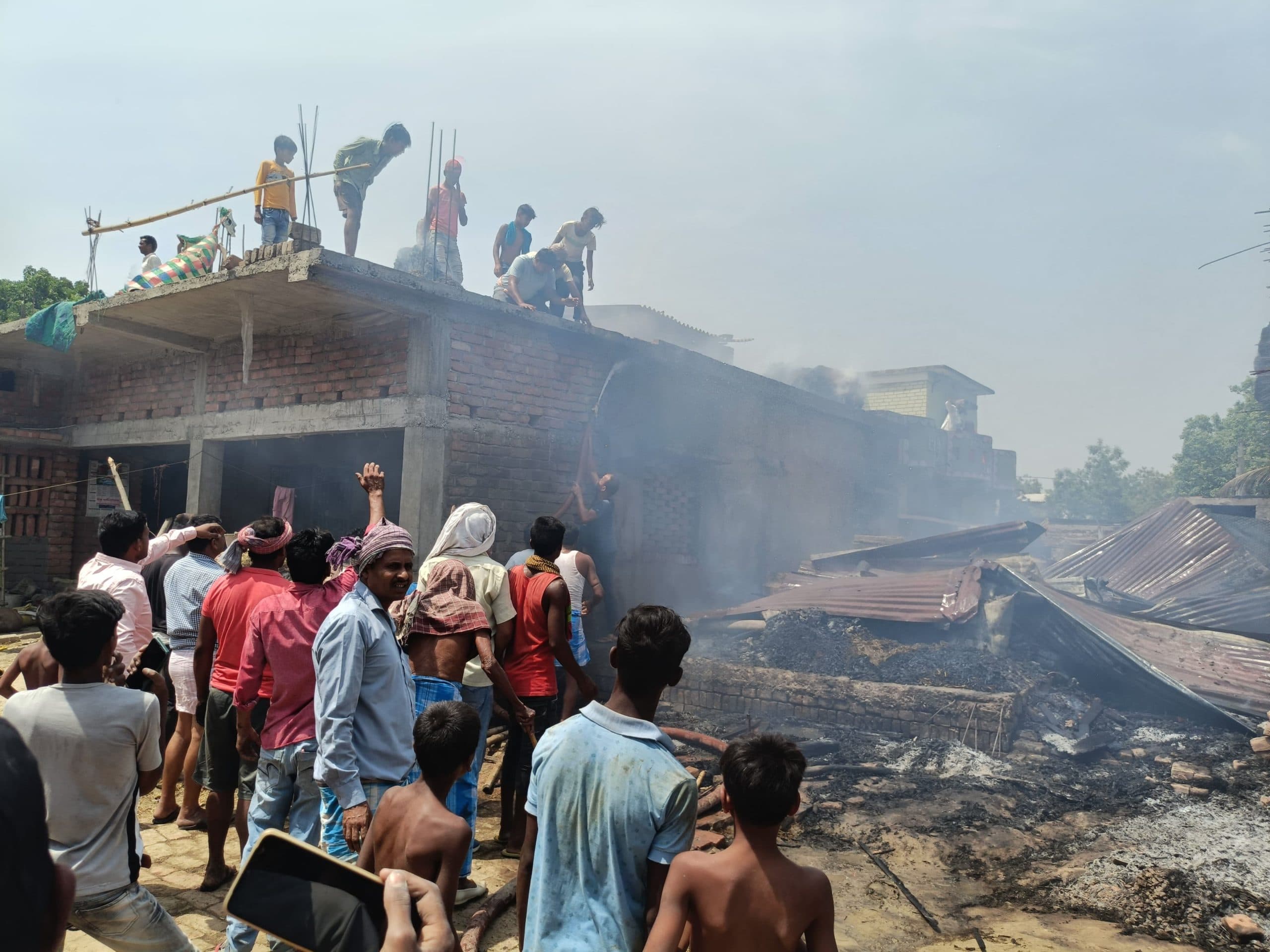 राधानगर में दो जगहों पर आग से 20 घर जलकर राख, लाखाें की क्षति