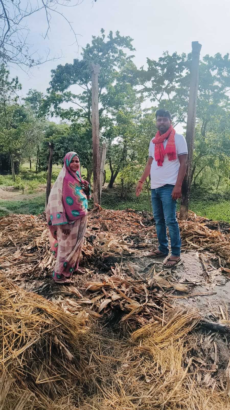 आग से डेढ़ दर्जन घर जलकर हुआ खाक, मुआवजे की मांग