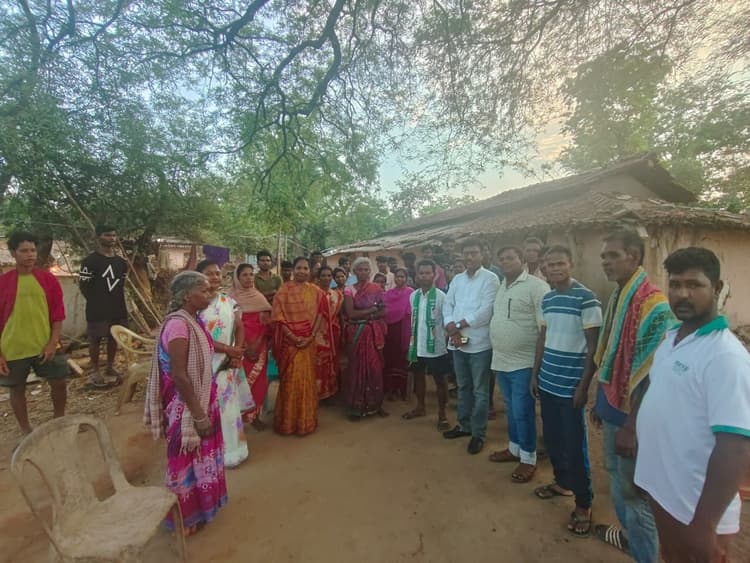 झारखंड पार्टी की प्रत्याशी ने चलाया जनसंपर्क अभियान