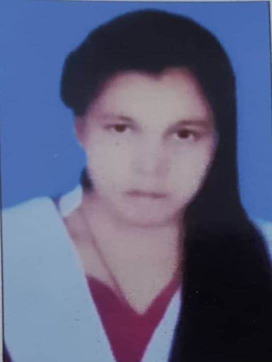 युवती का शव पहुंचा गांव, माहौल गमगीन