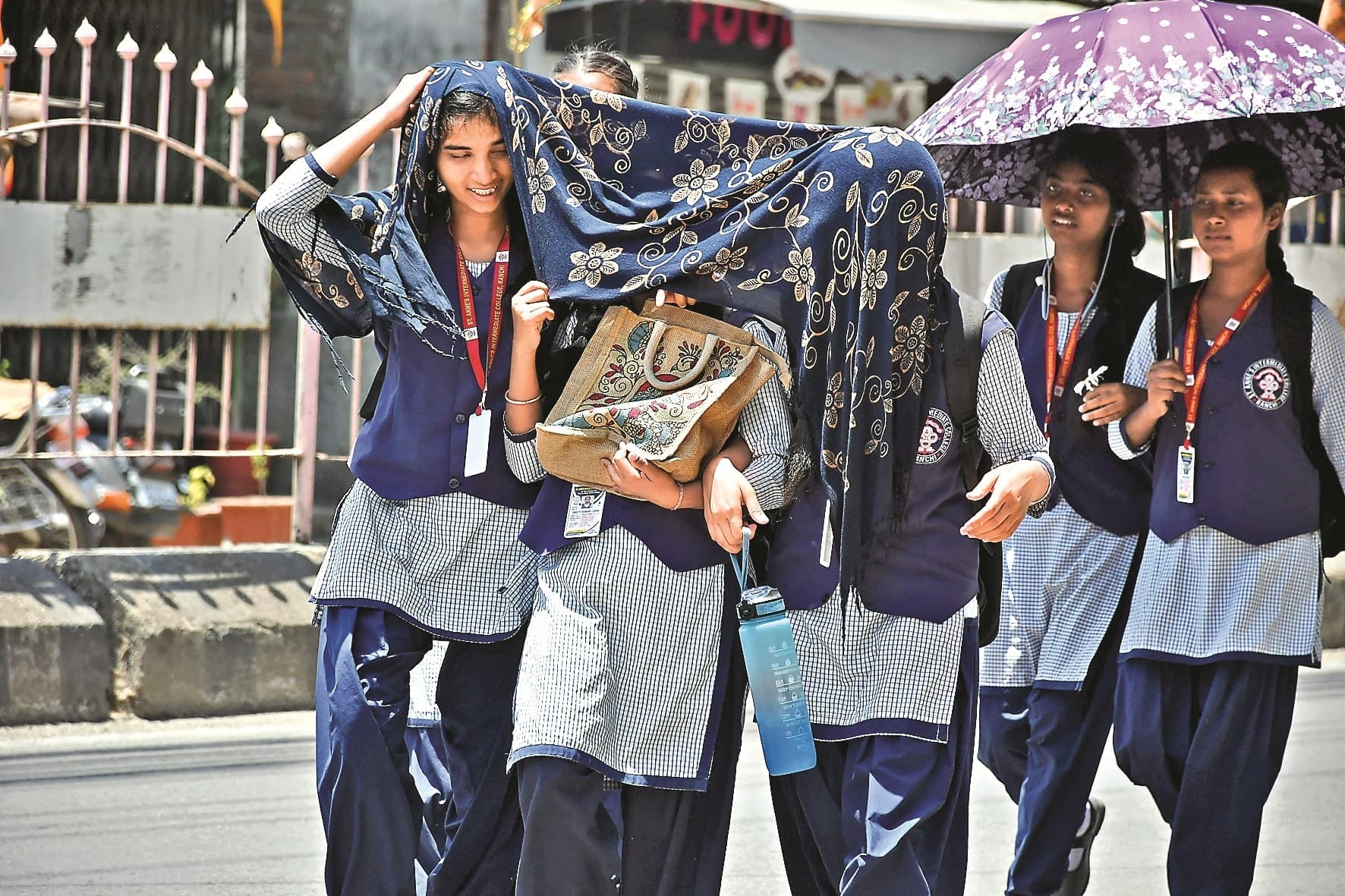 हीट वेव के कारण कई निजी स्कूलों में कक्षाएं आठवीं तक स्थगित