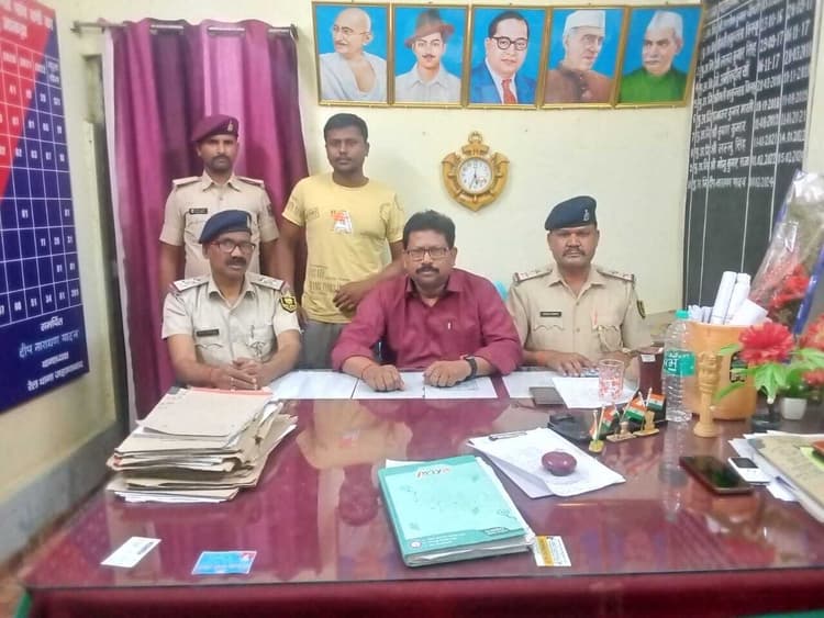 फायरिंग कर लूटपाट करनेवाला सिपाही गिरफ्तार