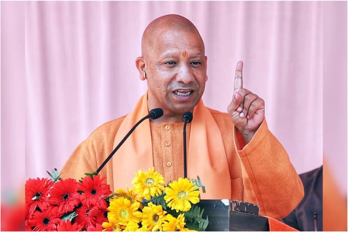 Yogi Adityanath : कांग्रेस, कम्युनिस्ट व तृणमूल ने बंगाल को किया लहूलुहान