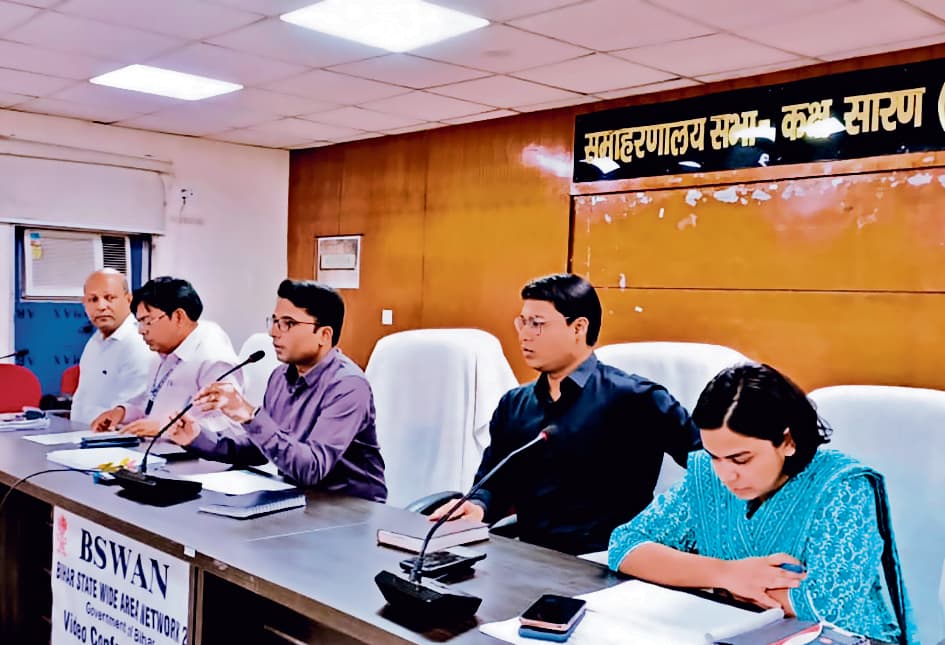 50 फीसदी बूथों पर लाइव वेबकास्टिंग के लिए बिजली व्यवस्था सुनिश्चित करें : डीएम