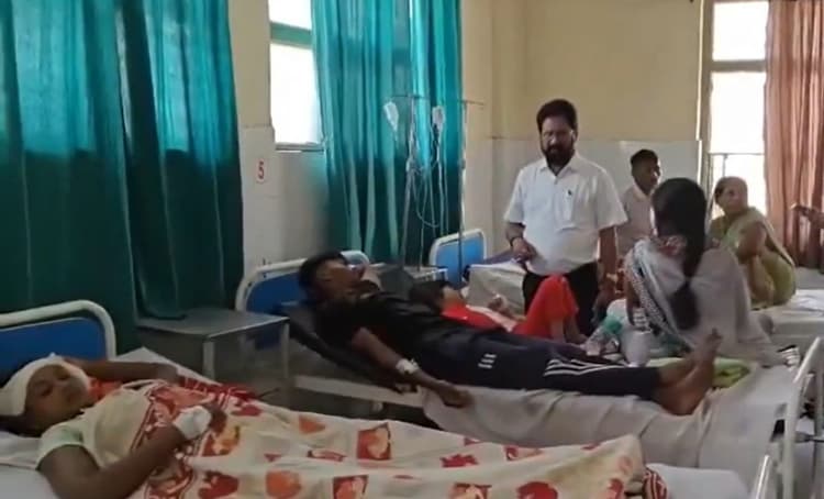 Food Poisoning: अंबेडकर नगर में फूड पॉइजनिंग से 70 बीमार, शादी समारोह में खाया था खाना