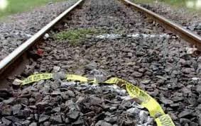 Bihar: सीवान के मैरवा में ट्रेन से कटकर चार लोगों की मौत, मृतकों में दो बच्चे शामिल