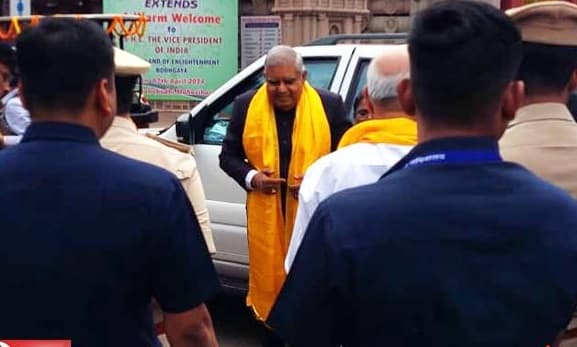 Bihar: गया पहुंचे उपराष्ट्रपति जगदीप धनखड़, महाबोधि मंदिर में किया दर्शन, IIM में देंगे दीक्षांत भाषण