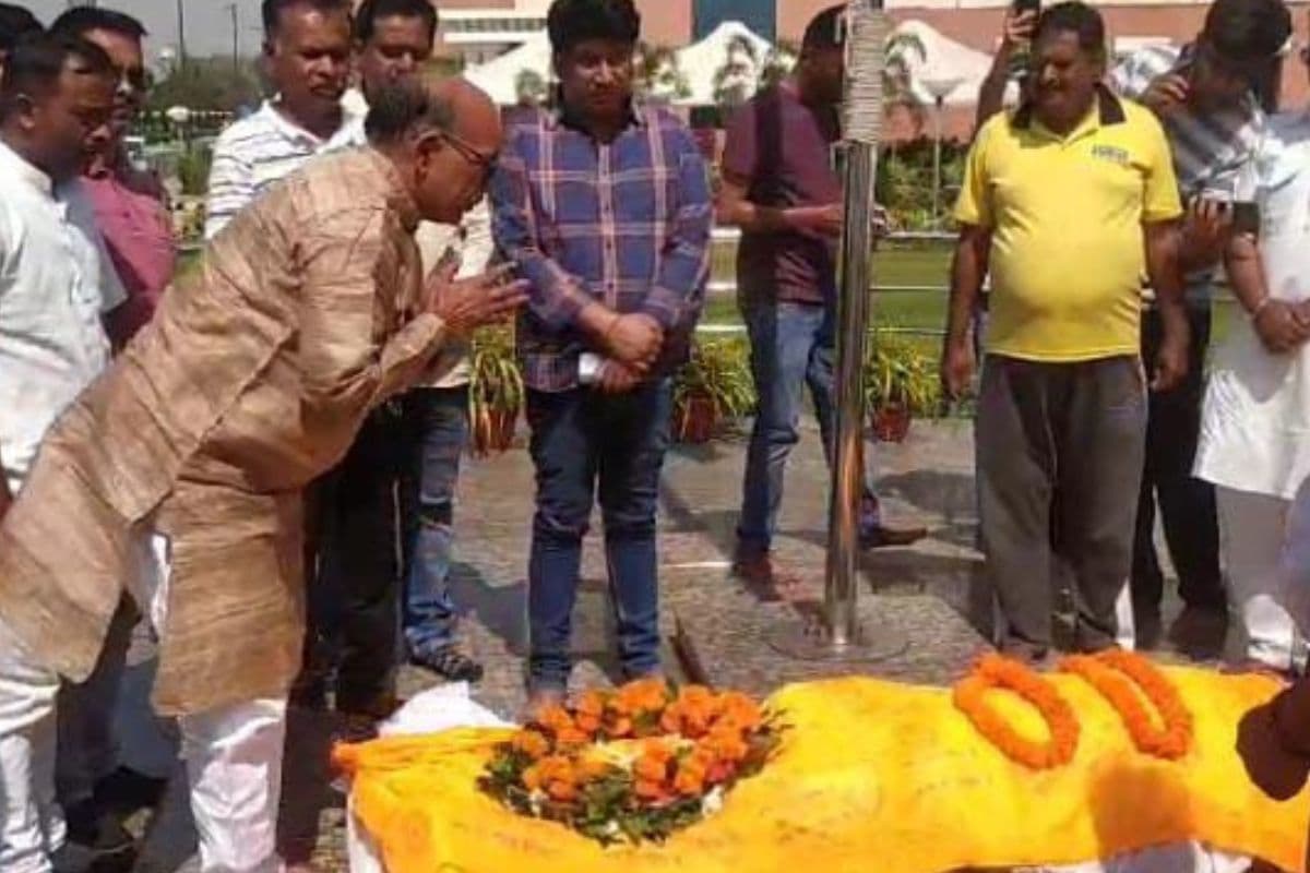 झारखंड के पूर्व मंत्री लालचंद महतो को स्पीकर रवींद्रनाथ महतो ने दी श्रद्धांजलि, बेरमो के दामोदर नद के तट पर होगा अंतिम संस्कार