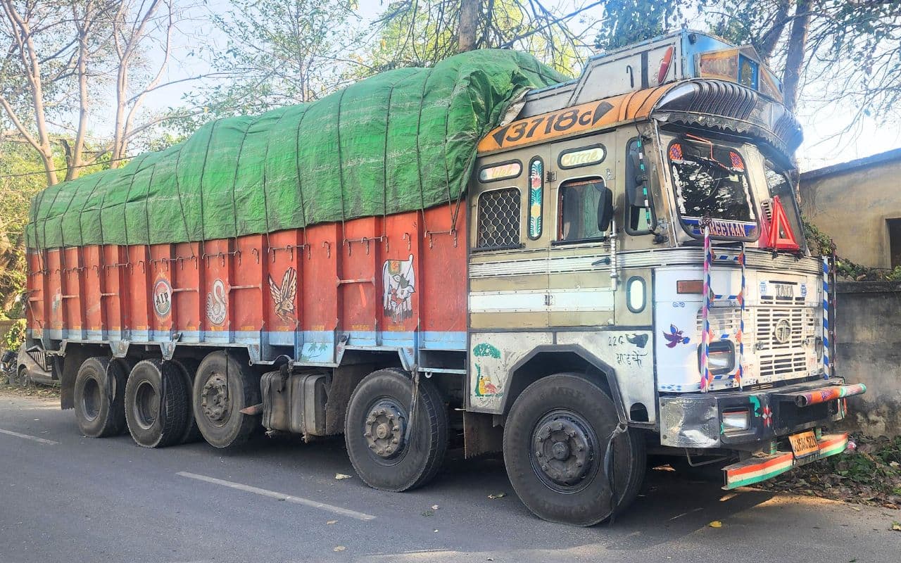 वाहन चेकिंग में गिरिडीह पुलिस को बड़ी सफलता, 1992100 रुपए का महुआ जब्त, एक गिरफ्तार