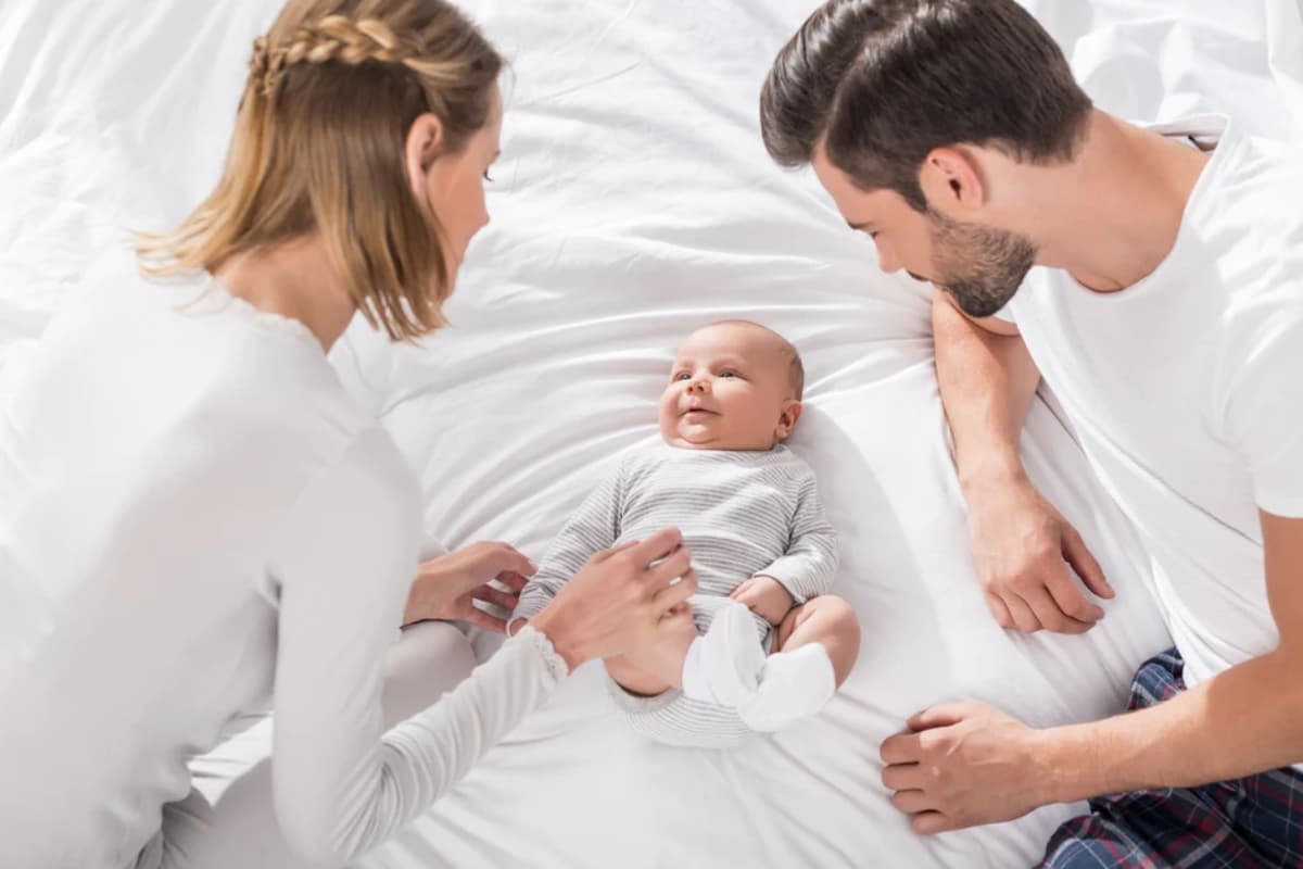 Bizarre News: एक मां ने अपनी 3 महीने की बेटी को कर दिया खुद से जुदा, मामला जानकर लोग हैं हैरान
