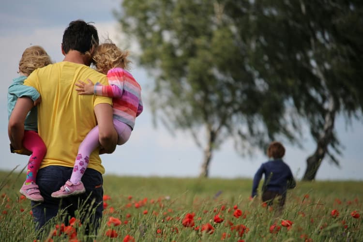 Personality से पहचानें छोटे, बड़े और मंझले नंबर के बच्चों को; बड़ा बच्चा होता है ज्यादा समझदार!