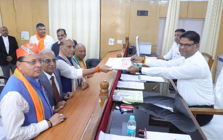 Lok Sabha Election 2024: राजनाथ सिंह ने लखनऊ सीट से किया नामांकन, सीएम योगी व सीएम पुष्कर सिंह धामी साथ में