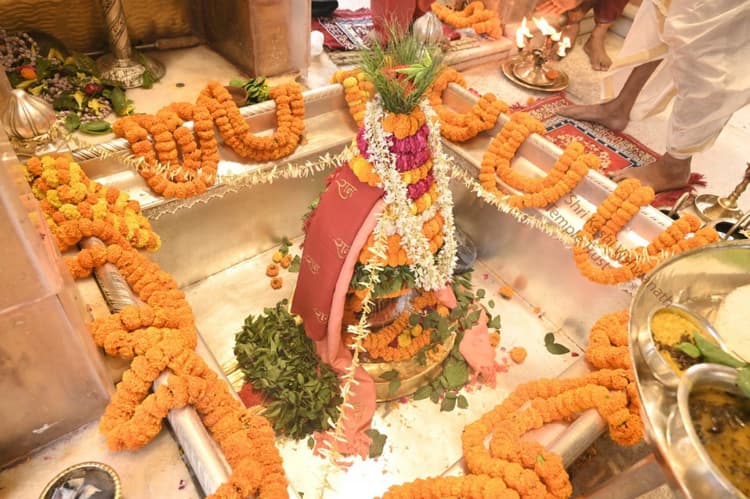 Ram Navami 2024: काशी विश्वनाथ धाम भी हुआ राम मय, मंदिर में हुआ सूर्य तिलक का सीधा प्रसारण