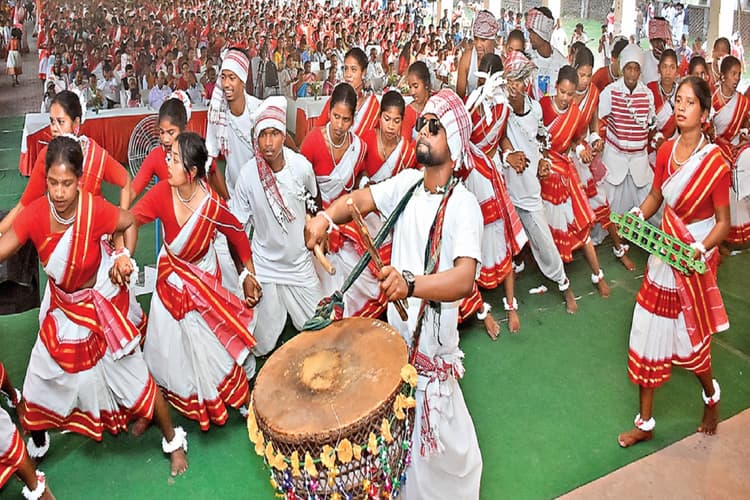 सरहुल की शोभायात्रा आज, पाहन करेंगे बारिश की भविष्यवाणी, रांची की ट्रैफिक व्यवस्था में बदलाव