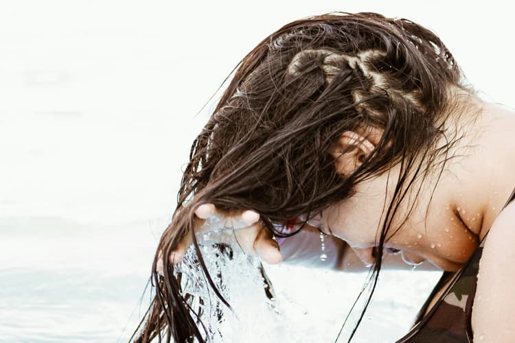 गर्मियों में इस तरह करें अपने स्कैल्प की केयर, जानें क्या है तरीका