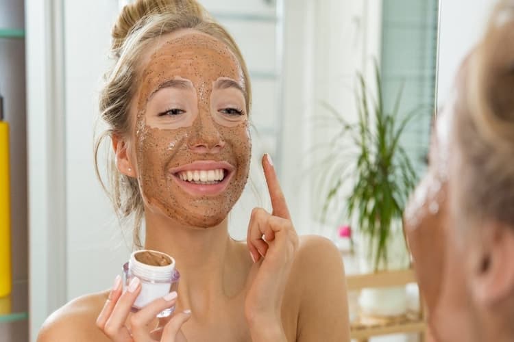 Summer Face Mask for Glowing Skin: घर पर ऐसे बनाएं फेस मास्क, गर्मी में भी खिला-खिला रहेगा आपका चेहरा