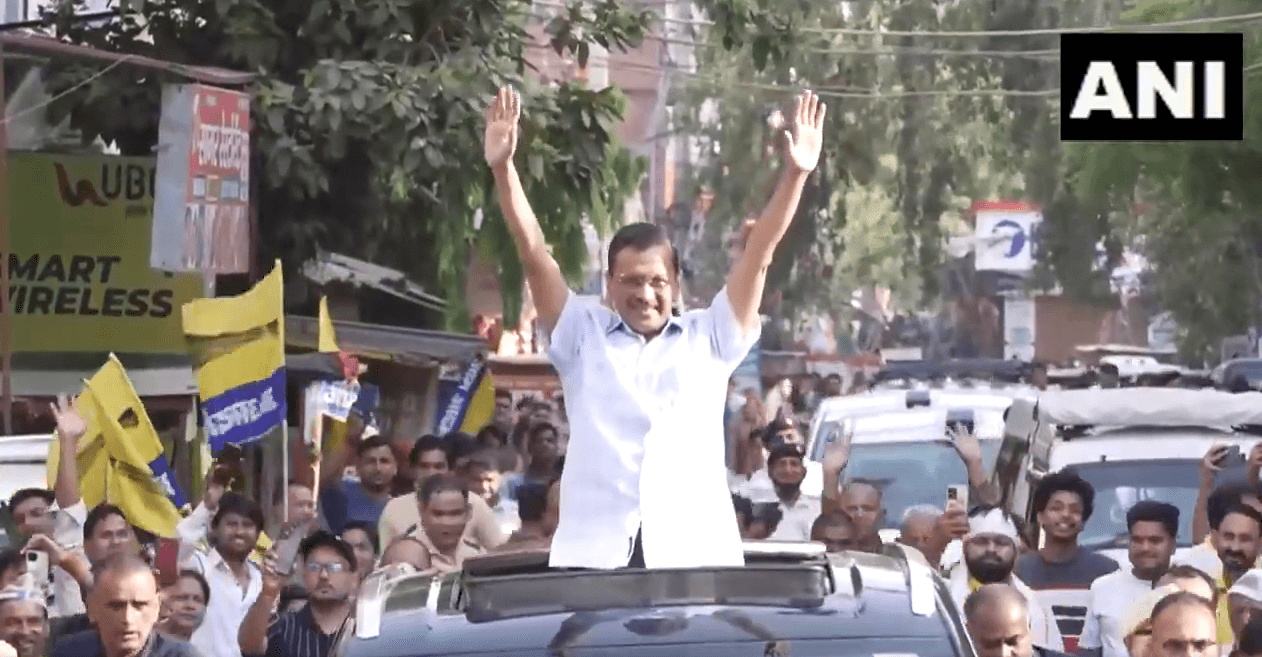 Lok Sabha Election 2024: अरविंद केजरीवाल ने दक्षिण दिल्ली में किया रोड शो, AAP प्रत्याशी के समर्थन में मांगा वोट Lok Sabha Election 2024: अरविंद केजरीवाल ने दक्षिण दिल्ली में किया रोड शो, AAP प्रत्याशी के समर्थन में मांगा वोट