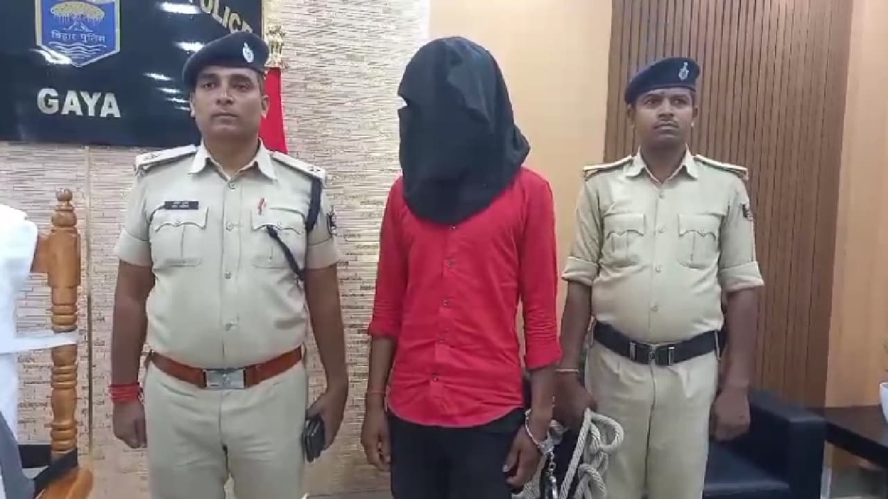 गया में नक्सली के नाम पर ठेकेदार से लेवी मांगने वाला गिरफ्तार, पुलिस ने तेज की छापेमारी गया में नक्सली के नाम पर ठेकेदार से लेवी मांगने वाला गिरफ्तार, पुलिस ने तेज की छापेमारी