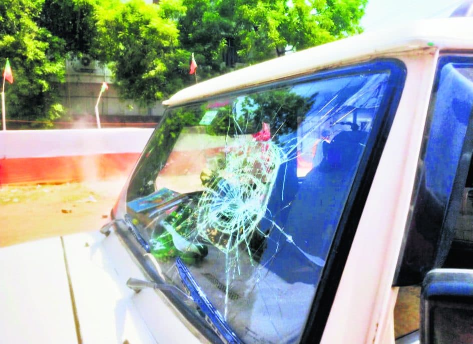 Lok Sabha Elections 2024: एनडीए प्रत्याशी आरके सिंह की प्रचार गाड़ी पर हमला