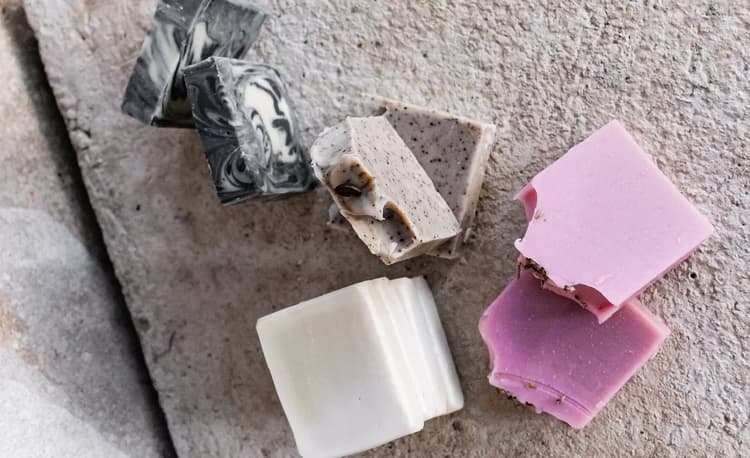 भागलपुर में केमिकल फ्री साबुन का निर्माण शुरू, कई लोगों को मिल रहा रोजगार