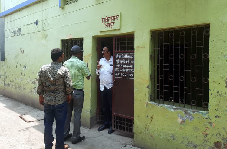 मुजफ्फरपुर: पूर्व वार्ड पार्षद विजय झा के 8 ठिकानों पर छापेमारी, पिस्तौल और 80 लाख कैश बरामद