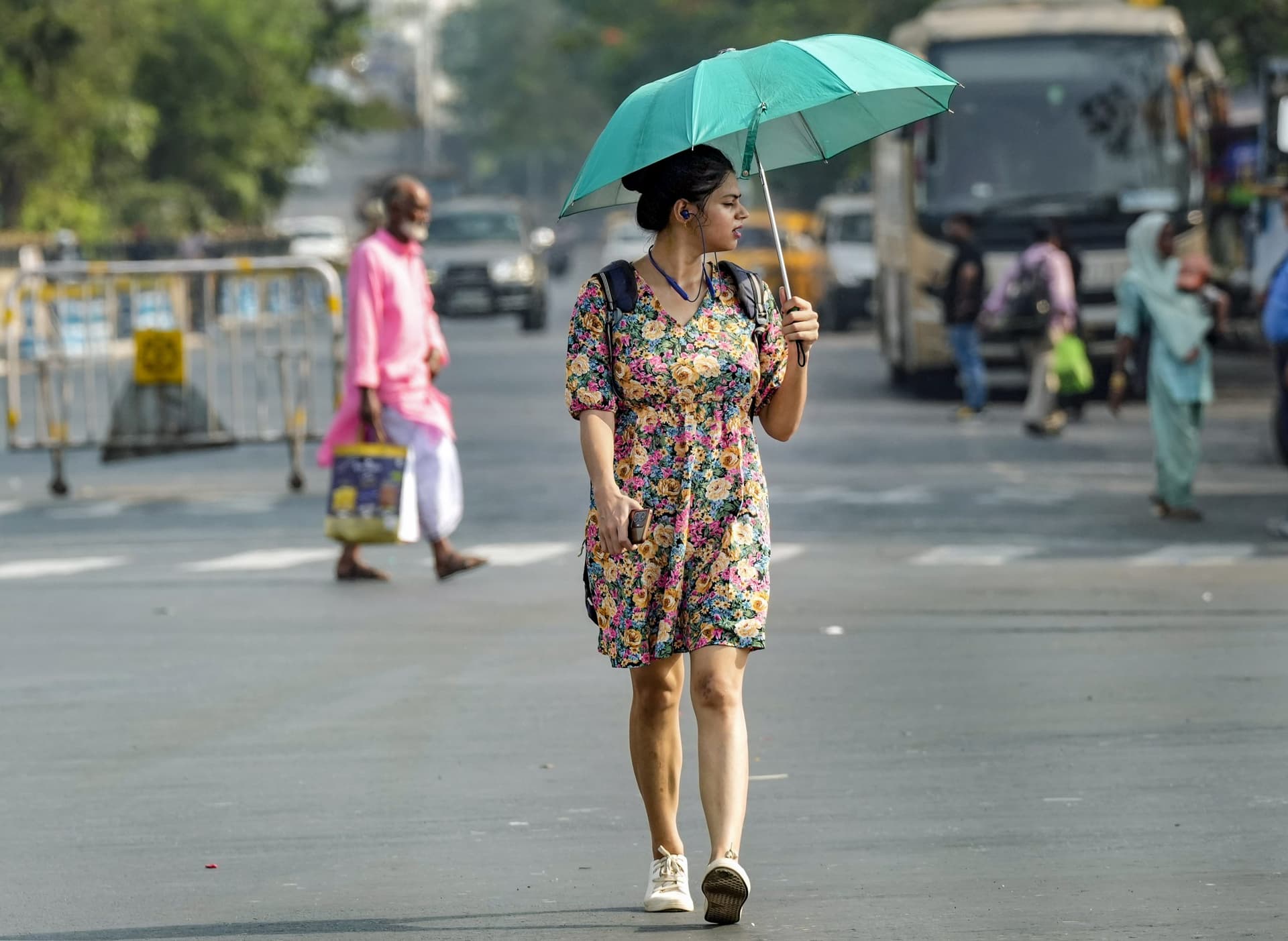 Kal Ka Mausam: बिहार में मौसम करा रहा गर्मी का एहसास, कल पटना में बारिश की उम्मीद नहीं