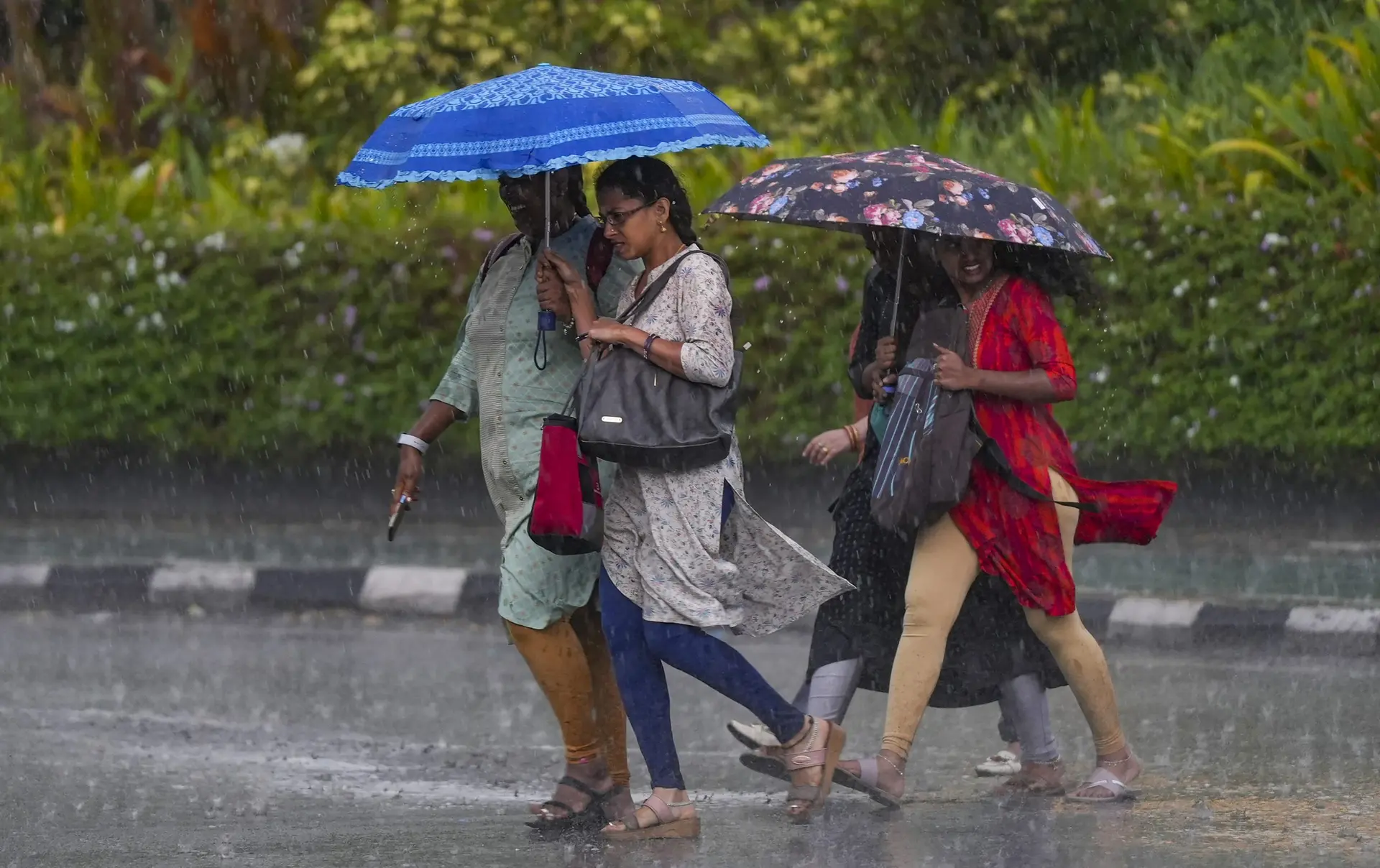 Weather Forecast: राजस्थान में भीषण गर्मी, दिल्ली में होगी बारिश, जानें अन्य राज्यों के मौसम का हाल