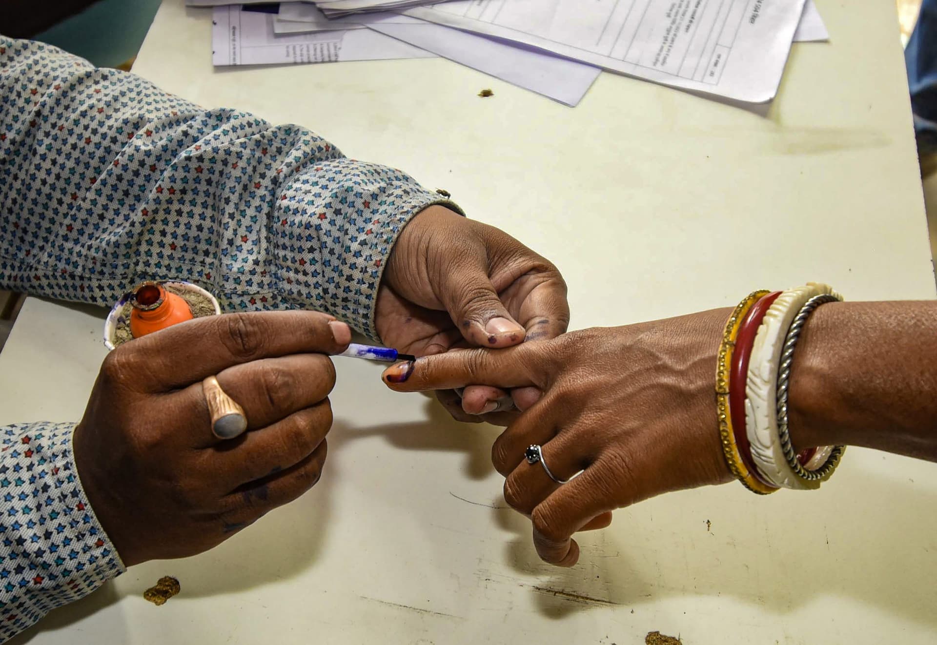 Lok Sabha Elections 2024: वोटिंग में बंगाल रहा अव्वल, जम्मू-कश्मीर में सबसे कम मतदान, जानें चौथे चरण में कहां कितने पड़े वोट Lok Sabha Elections 2024: वोटिंग में बंगाल रहा अव्वल, जम्मू-कश्मीर में सबसे कम मतदान, जानें चौथे चरण में कहां कितने पड़े वोट