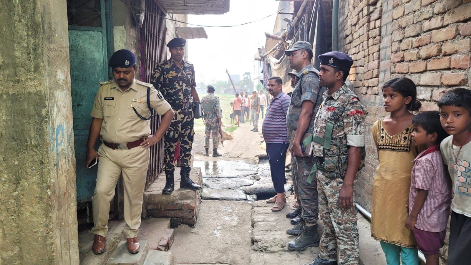 Bihar: लखीसराय में आपसी विवाद के दौरान फायरिंग, बेटी की मौत, मां घायल