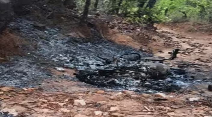 बिहार-झारखंड सीमा पर बदमाशों ने युवक को जिंदा जलाया, जानें पुलिस क्यों दर्ज नहीं कर रही थी FIR