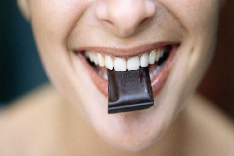 Dark Chocolate: डार्क चॉकलेट खाने के 5 बड़े फायदे