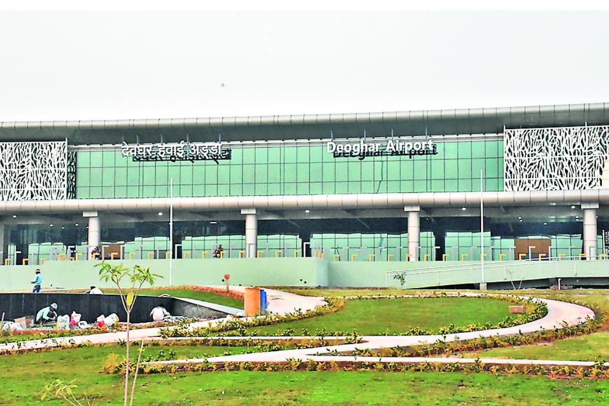 Deoghar Airport: देवघर एयरपोर्ट पर घने बादल और तेज बारिश में भी फ्लाइट की होगी सेफ लैंडिंग, AAI की बड़ी सौगात