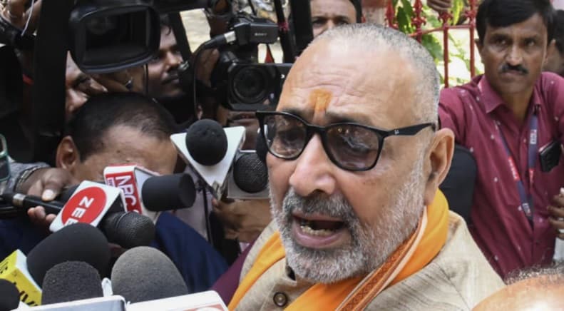 KK Pathak: शिक्षा विभाग पर भड़के गिरिराज सिंह, बोले- स्कूल बंद, फिर शिक्षकों को क्यों बुला रहे काम पर