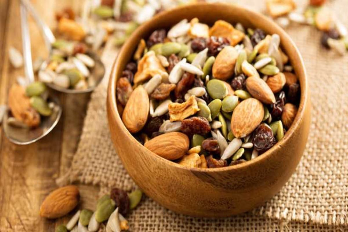 Dried Fruit: सुबह भीगे हुए ड्राई फ्रूट्स खाने के फायदे, डायटीशियन से जानिए ड्राई फ्रूट्स खाने का तरीका