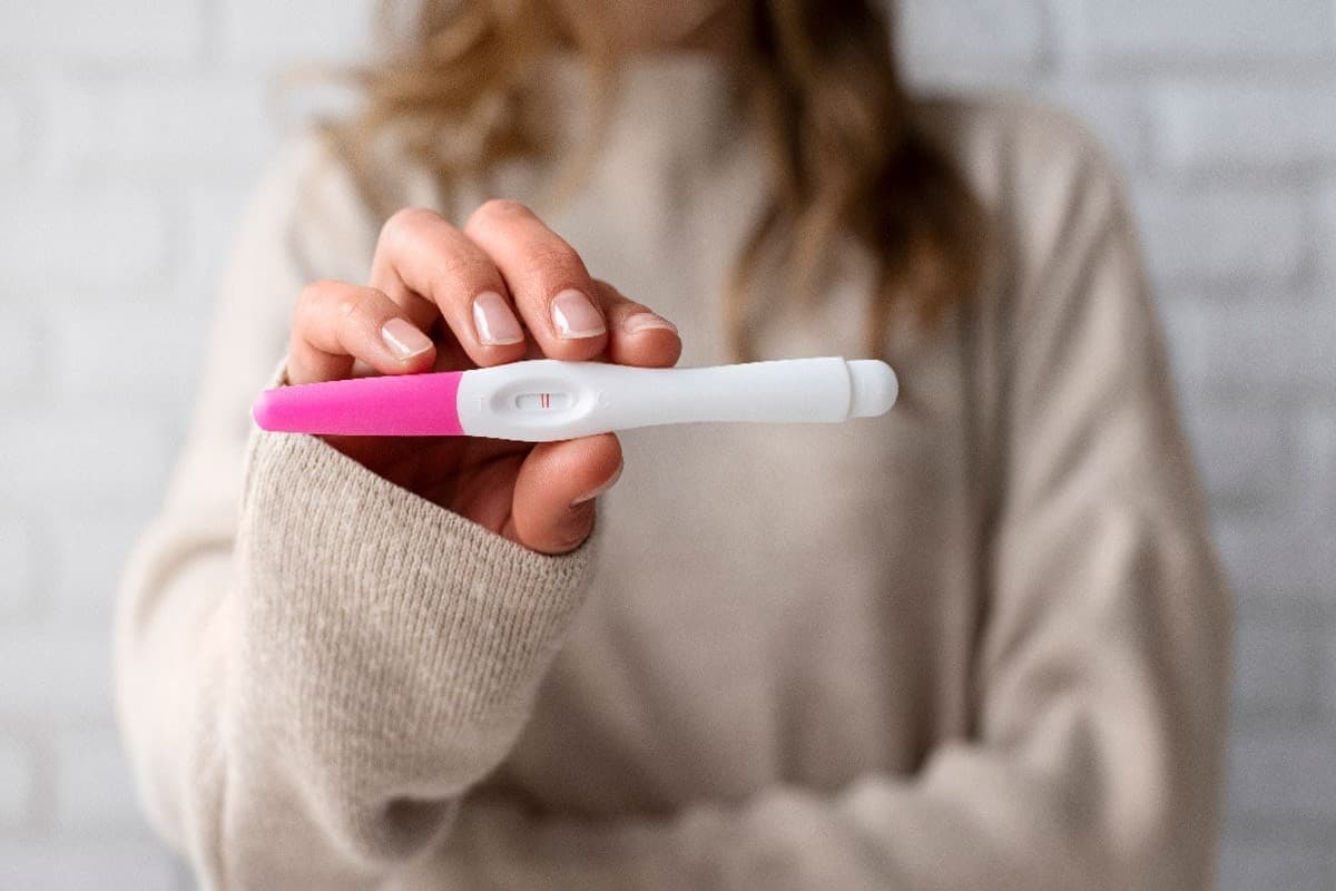 Pregnancy Plan: बेबी प्लानिंग से पहले फिटनेस पर देंगे ध्यान तो अच्छी सेहत का मिलेगा इनाम, जानिए प्रेगनेंसी में स्ट्रेच एक्सरसाइज करने के फायदे