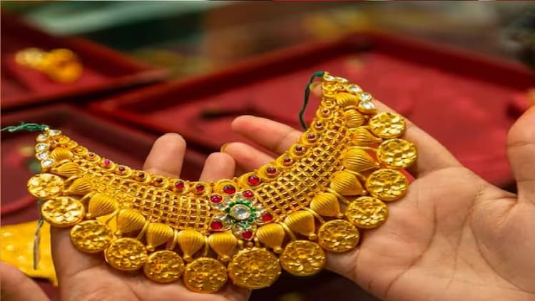 Gold ने पकड़ी 120 की स्पीड, 900 रुपये चढ़कर खनकने लगी चांदी