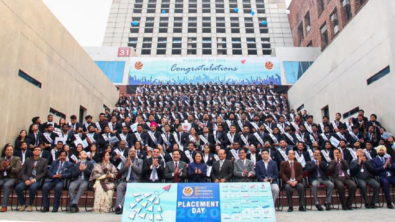 LPU के छात्र को IT की दिग्गज कंपनियों में मिला 3 करोड़ का बंपर पैकेज