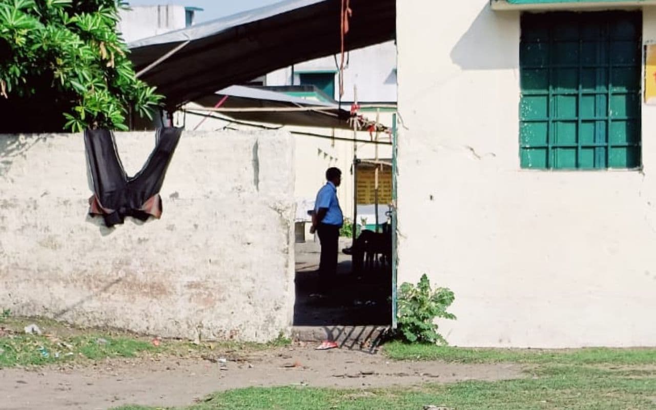 धनबाद लोकसभा के सिंदरी में 3400 मतदाताओं ने किया वोट बहिष्कार, बूथ पर पसरा सन्नाटा