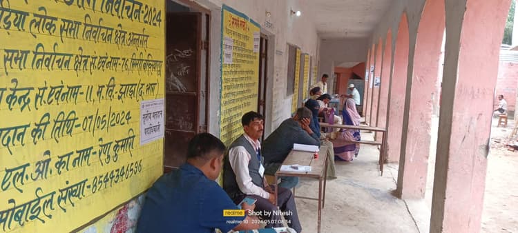 बिहार में ग्रामीणों ने झड़प के दौरान EVM तोड़ा, वोट बहिष्कार के फैसले ने भी कई जगह प्रशासन के पसीने छुड़ाए