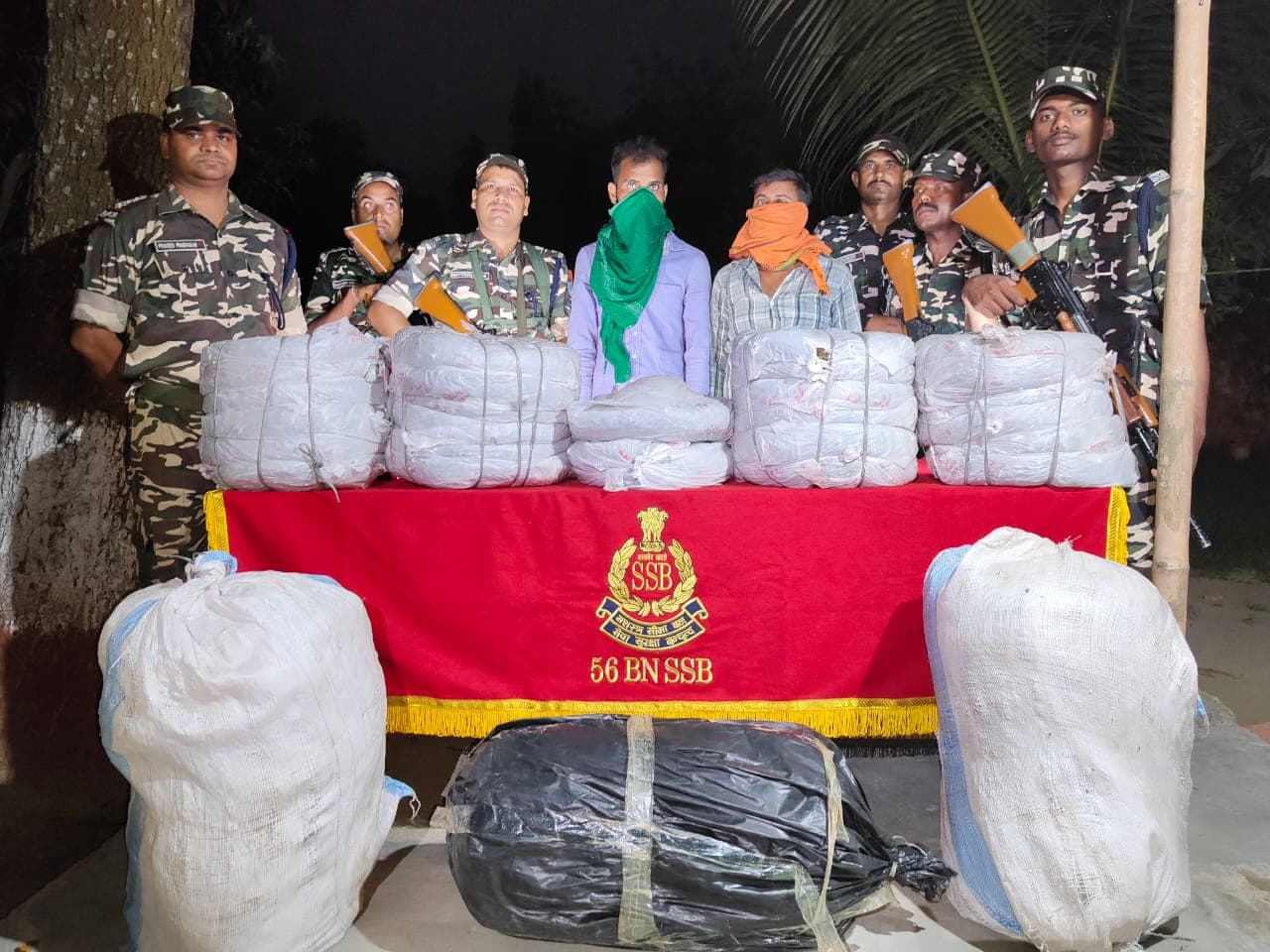 भारत-नेपाल सीमा पर SSB की बड़ी कार्रवाई, 129 किलो गांजा के साथ दो तस्कर गिरफ्तार