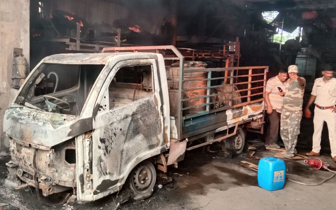 Jamshedpur News: आदित्यपुर औद्योगिक क्षेत्र की बालाजी कंपनी में लगी आग, 7 मजदूर झुलसे