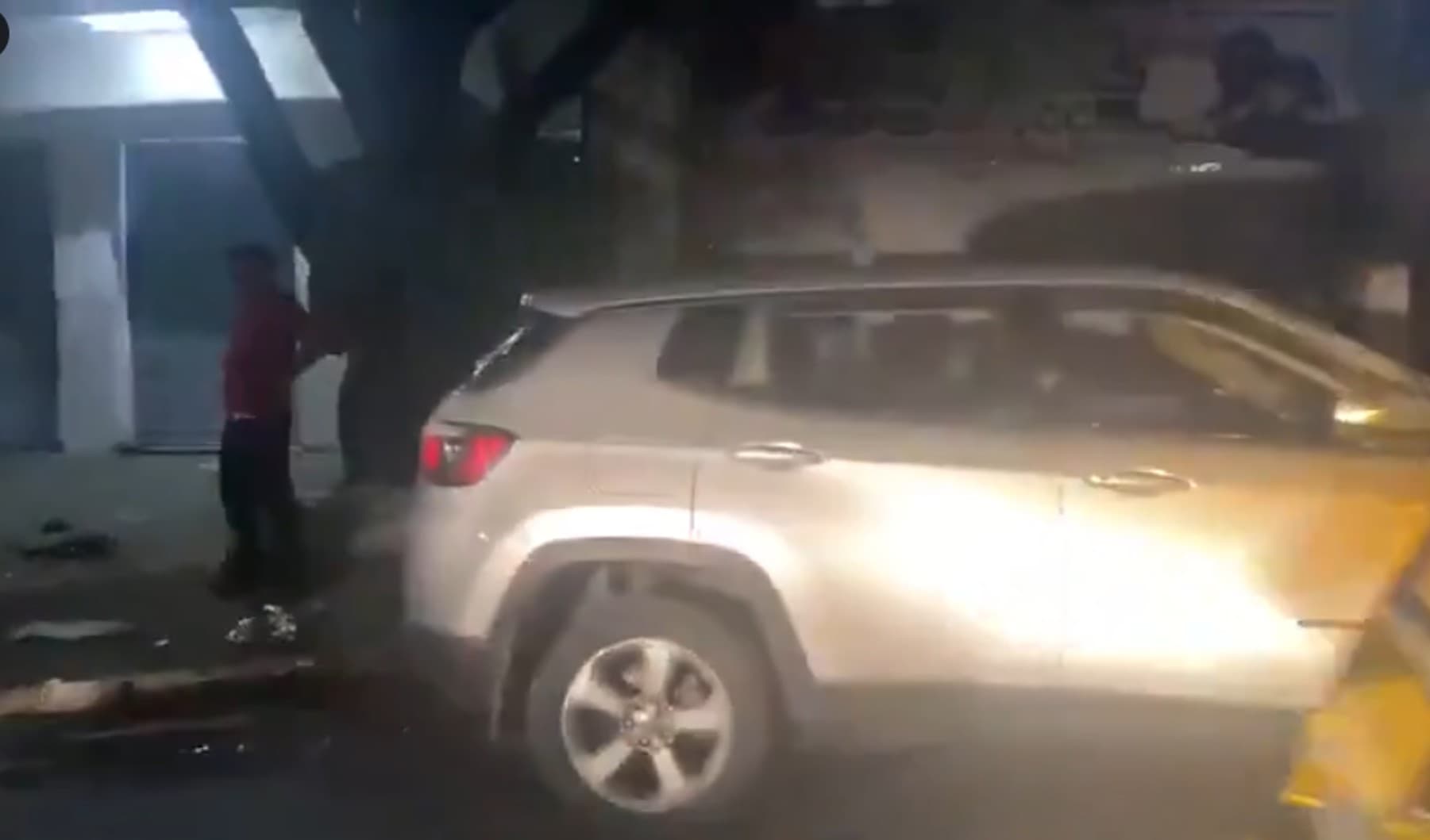 Amethi: कांग्रेस कार्यालय के बाहर तोड़फोड़, पार्टी ने कहा- हार के डर से बीजेपी बौखला गई