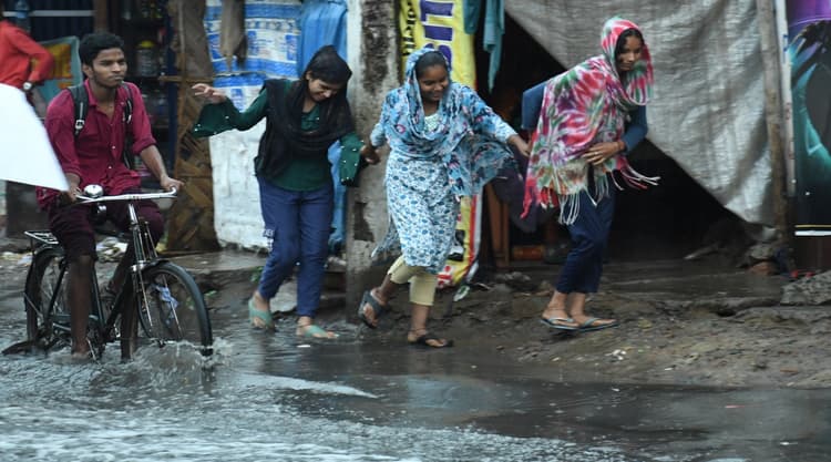 बिहार के 10 जिलों में भारी बारिश और वज्रपात का अलर्ट, आपदा प्रबंधन ने जारी की चेतावनी और हेल्पलाइन नंबर