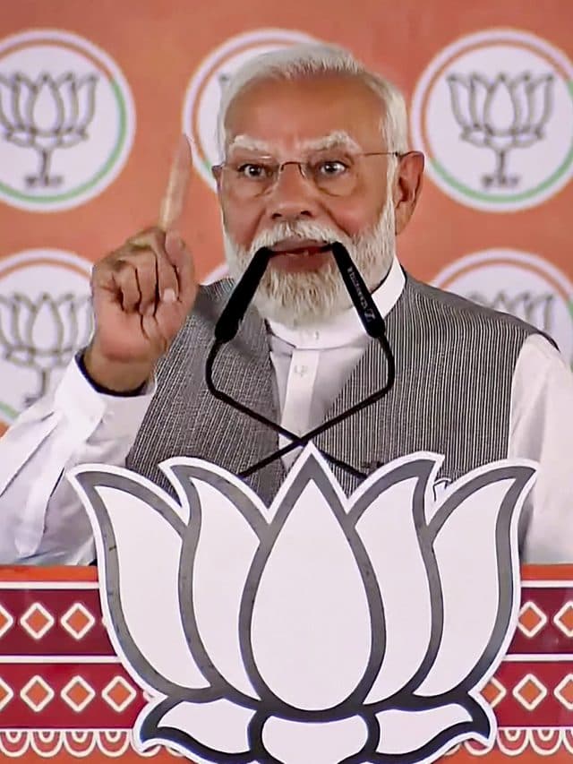 ‘राहुल गांधी डरो मत, भागो मत’, पीएम मोदी ने किया कांग्रेस पर कटाक्ष