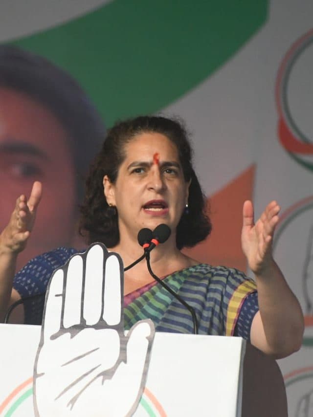 प्रियंका गांधी ने रांची में की जनसभा, पीएम मोदी पर साधा निशाना, देखें Photos Photos