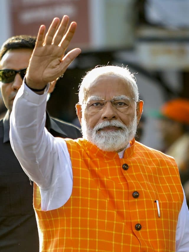 वायरल हो रहा Narendra Modi का अनोखा लुक, आप भी देखें