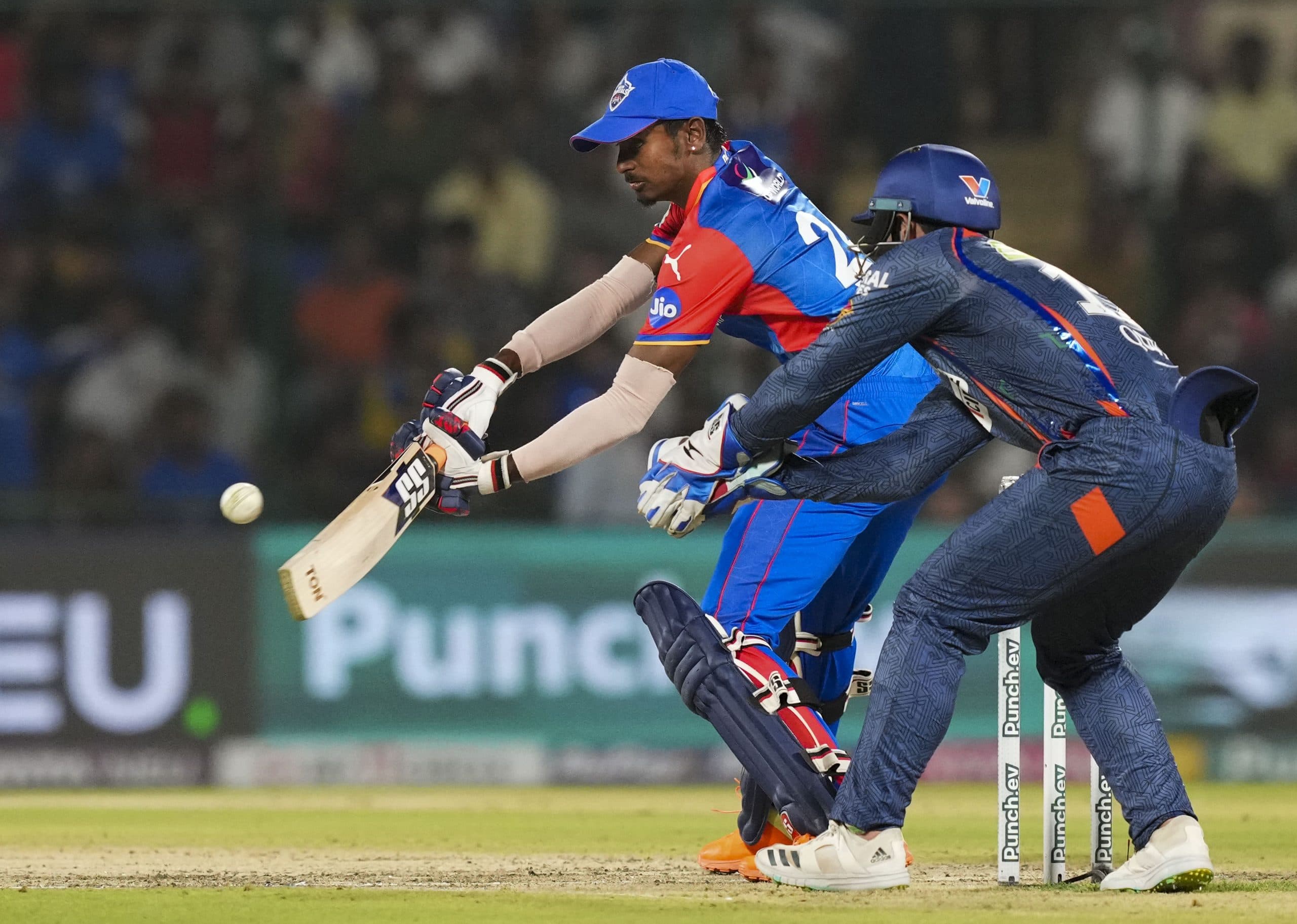 DC vs LSG, IPL 2024: दिल्ली ने रोमांचक मुकाबले में लखनऊ को 19 रन से हराया, चमके अभिषेक और स्टब्स