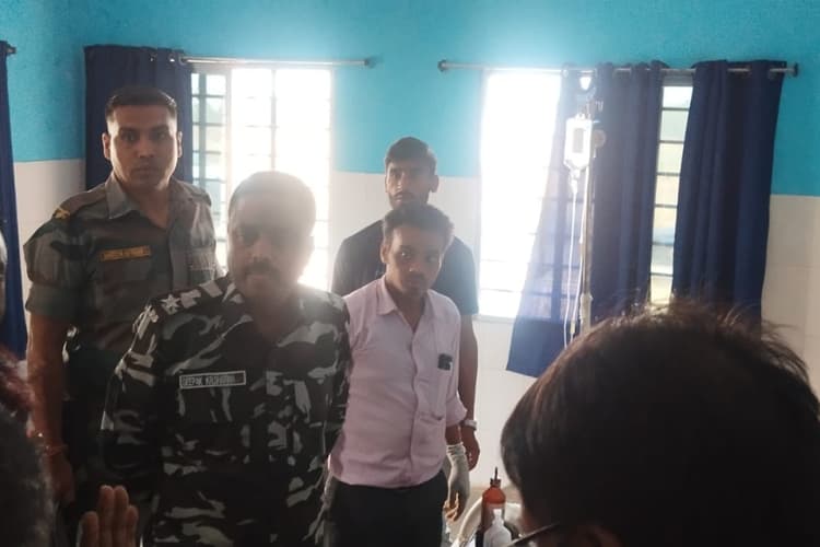 गिरिडीह में आईआरबी जवानों से भरी बस पलटी, एक की मौत, 10 घायल, हेलीकॉप्टर से दो जवान लाए गए रांची